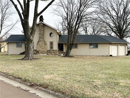 201 Percy Ln, BROOKFIELD, MO, 64628-1951 | Card Image