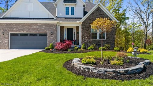 233 Lake Balaton Dr, Cleveland, OH, 44128-5704 | Card Image