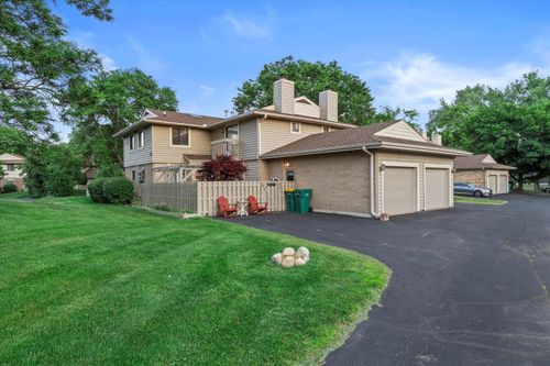 16312 W Coachlight Dr, New Berlin, WI, 53151-1475 | Card Image