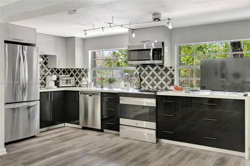 1-3375 Sw 29th Ter, Miami, FL, 33133-3605 | Card Image