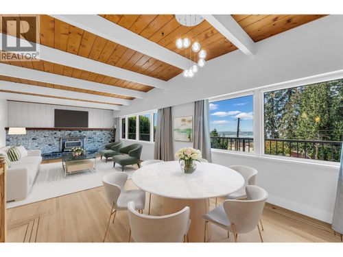 472 Crestwood Ave, North Vancouver, BC, V7N3C3 | Card Image