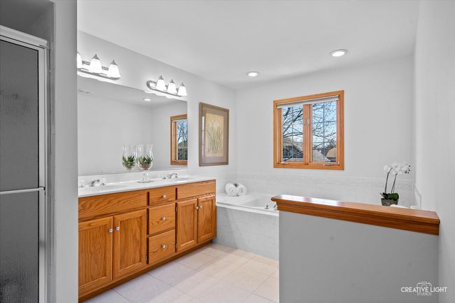 406 Camden Cir, House other with 4 bedrooms, 4 bathrooms and 3 parking in Oswego IL | Image 17