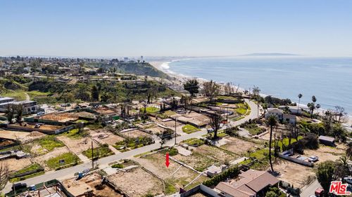 353 N Las Casas Avenue, Pacific Palisades, CA, 90272 | Card Image