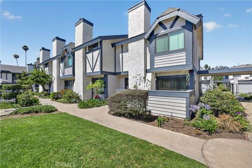 27-19231 Sherman Way, Reseda, CA, 91335-3538 | Card Image