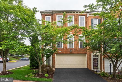 8001 Samuel Wallis St, LORTON, VA, 22079-2350 | Card Image