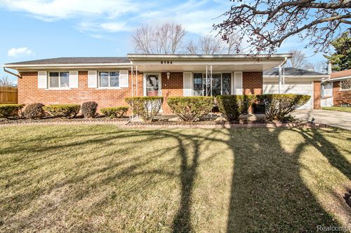 5794 Shetland Way, Waterford, MI, 48327-2045 | Card Image