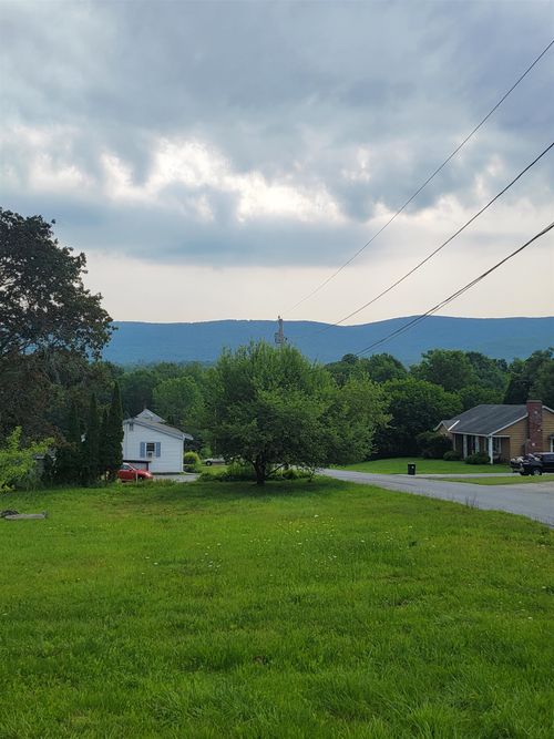 2 Belvedere St, Bennington, VT, 05201-8630 | Card Image