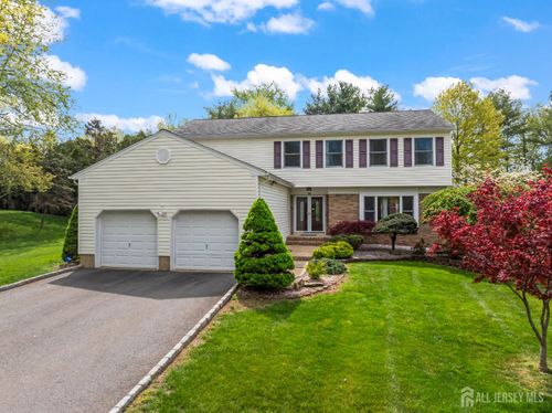 19 Aspen Cir, Edison, NJ, 08820-2833 | Card Image