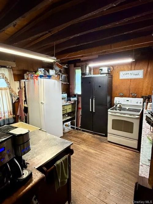 15 Grove St, Montgomery, NY, 12549-2415 | Card Image
