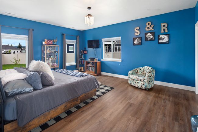 Spectacular spacious primary bedroom. | Image 33