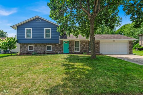 8260 Quetico Dr, Indianapolis, IN, 46268-1977 | Card Image
