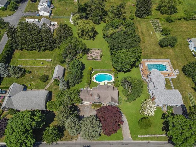 569 Turner Rd, Home with 4 bedrooms, 3 bathrooms and 6 parking in Middletown RI | Image 46