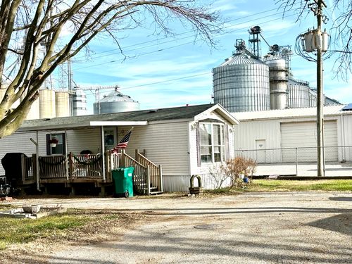 100 S Main St, Niantic, IL, 62551-4001 | Card Image