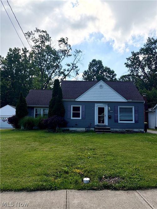 1703 E 300th St, Wickliffe, OH, 44092-1642 | Card Image