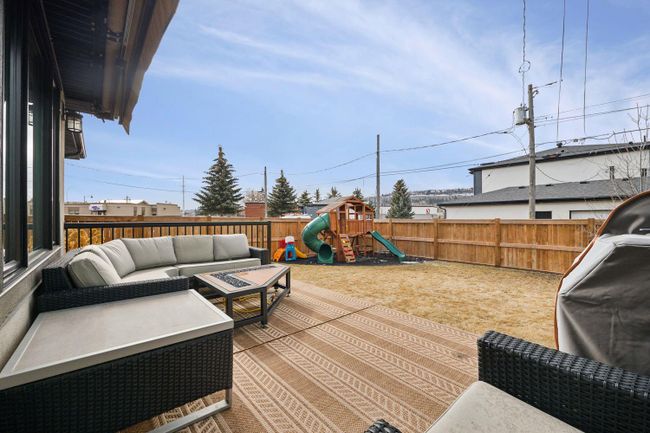 5103 18 Avenue Nw, Home with 5 bedrooms, 3 bathrooms and 4 parking in Calgary AB | Image 39