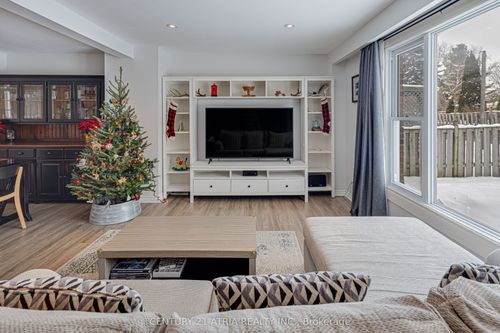 251 Stouffer St, Stouffville, ON, L4A4Y8 | Card Image