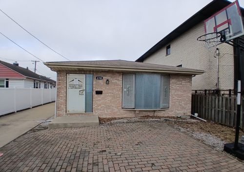 6704 Forest Preserve Dr, Harwood Heights, IL, 60706-7175 | Card Image