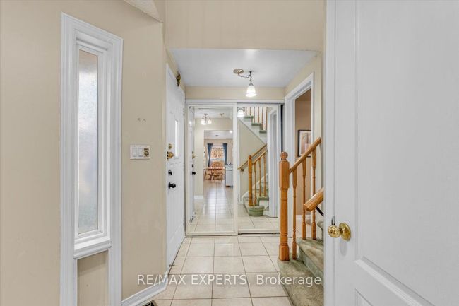 28 Pantages Crt, House other with 3 bedrooms, 3 bathrooms and 2 parking in Brampton ON | Image 4