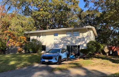 12 Arrowhead Ln, East Setauket, NY, 11733-3315 | Card Image