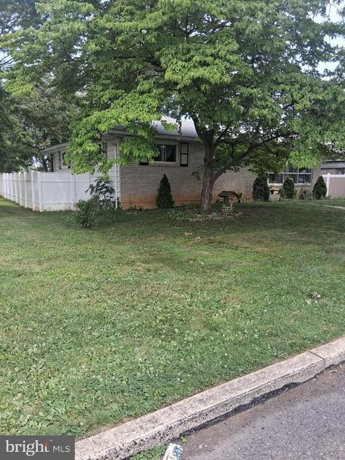 1611 S Race St, ALLENTOWN, PA, 18103-5062 | Card Image