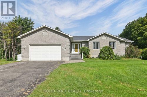 5663 Ferdinand St, Osgoode, ON, K0A2W0 | Card Image