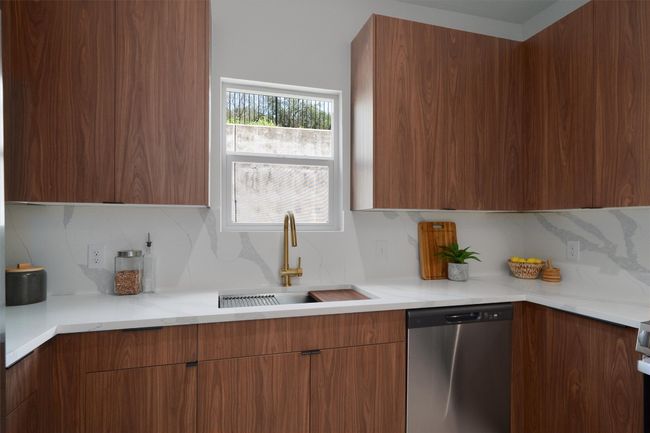 B - 5304 Samuel Huston Ave, House other with 2 bedrooms, 3 bathrooms and null parking in Austin TX | Image 9