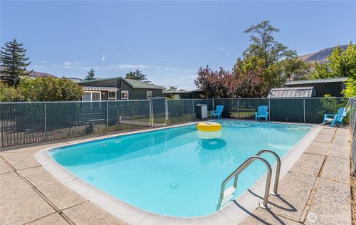 7 Cambridge Ave, Rock Island, WA, 98850-9548 | Card Image