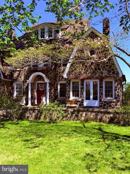 southright-side-125 N 14th Street, EASTON, PA, 18042 | Card Image