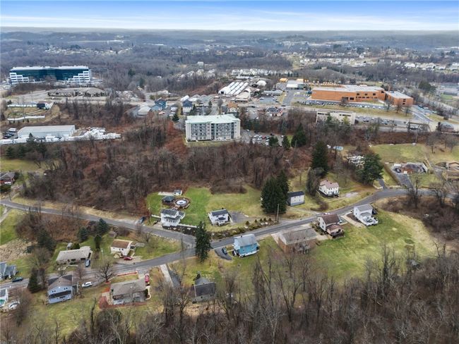 1028 Moon Run Rd, House other with 3 bedrooms, 3 bathrooms and 4 parking in Mc Kees Rocks PA | Image 33