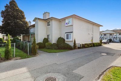 11 - 45640 Storey Ave, Townhouse with 2 bedrooms, 2 bathrooms and 2 parking in Chilliwack BC | Image 1