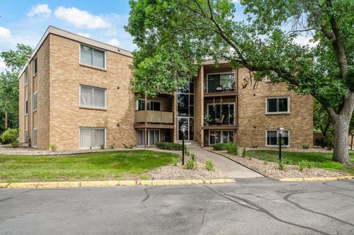 apt-301-9143 Highway 55, Golden Valley, MN, 55427-4749 | Card Image