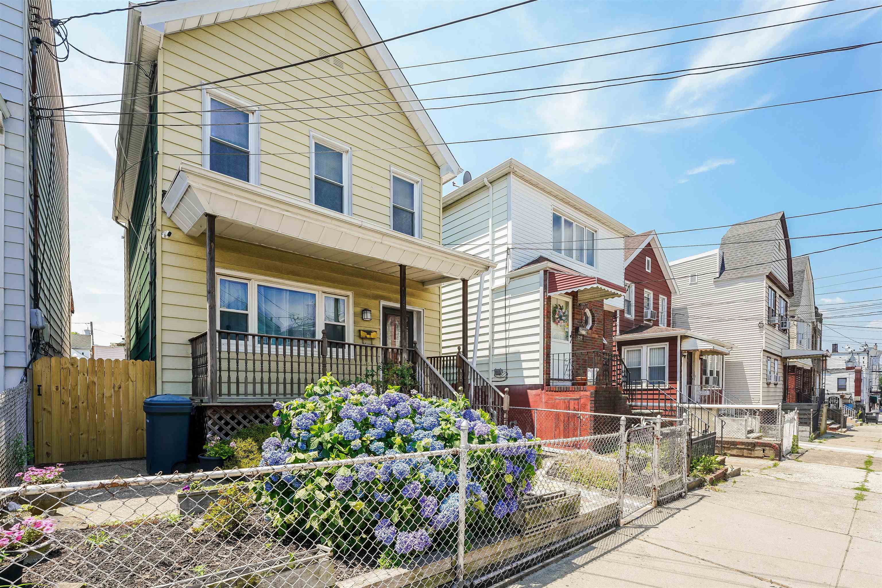 Linden Ave, Jersey City, NJ 07305