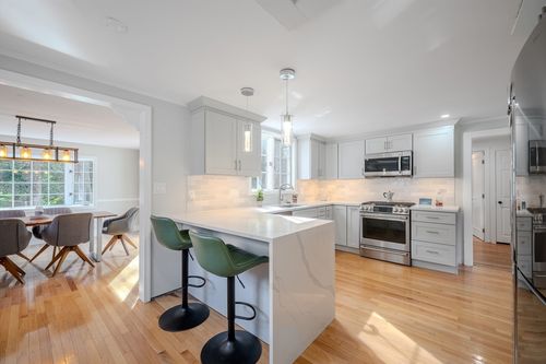 4 Hog Hill Rd, Peabody, MA, 01960-8060 | Card Image