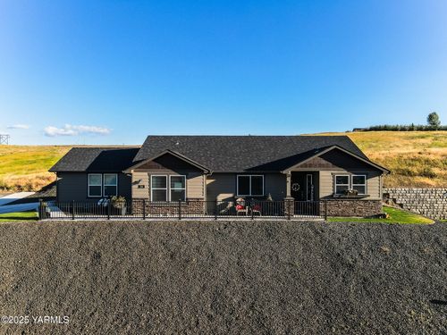 310 S 12th St, Selah, WA, 98942-2203 | Card Image