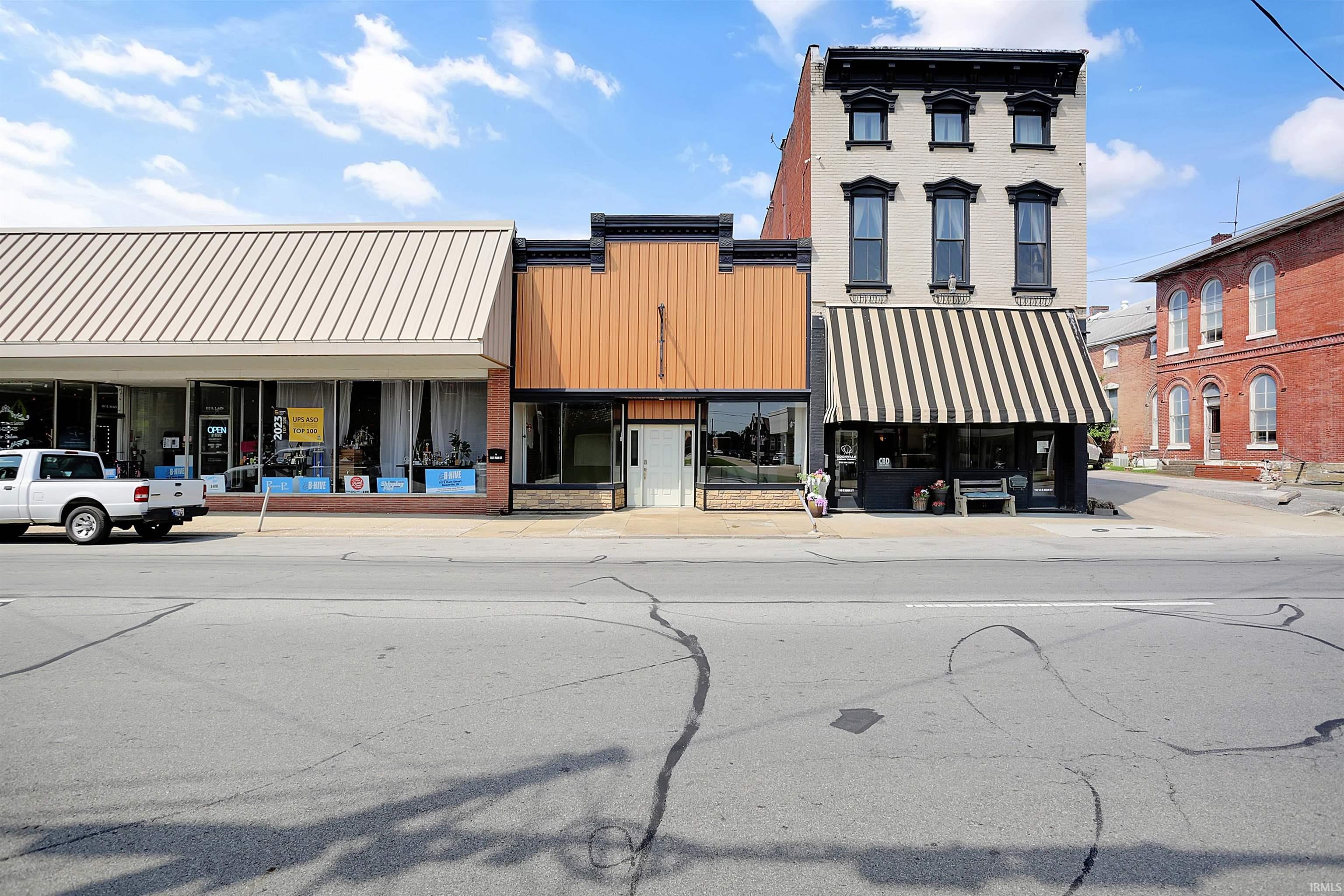 114 E Main St, Boonville, IN 47601