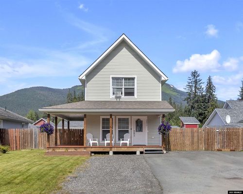 9852 Lone Wolf Dr, Juneau, AK, 99801-8785 | Card Image