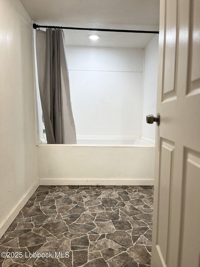 REAR - 2208 20 Th St, House other with 1 bedrooms, 1 bathrooms and null parking in Lubbock TX | Image 21