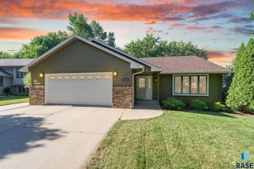 5500 W 53rd St Street, Sioux Falls, SD, 57106 | Card Image