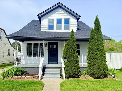 23027 Tuscany Ave, Eastpointe, MI, 48021-1820 | Card Image