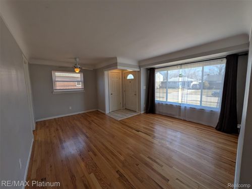 6539 Sterling Ct, Garden City, MI, 48135-2547 | Card Image