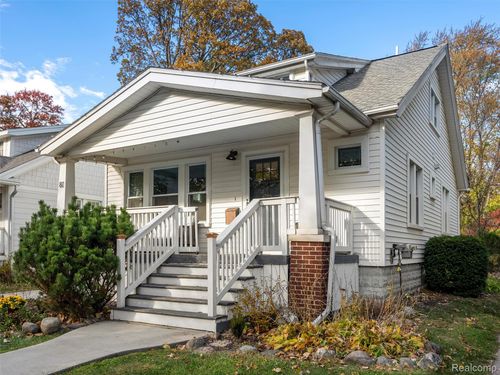 81 Wellesley Dr, Pleasant Ridge, MI, 48069-1242 | Card Image