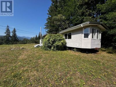 7997 Island Highway, House other with 6 bedrooms, 3 bathrooms and 10 parking in Black Creek BC | Image 3