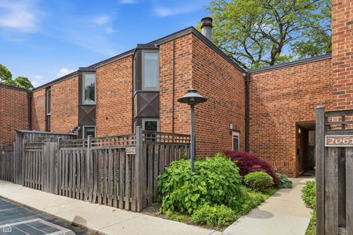 2059 Larrabee St, Chicago, IL, 60614-4418 | Card Image