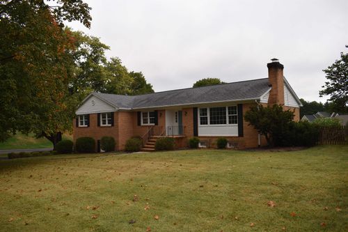 212 Princess Anne Rd, WAYNESBORO, VA, 22980-1549 | Card Image