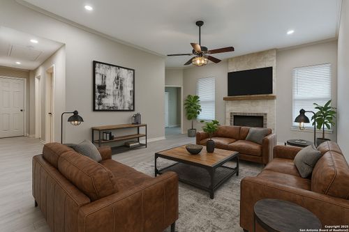 15608 York Ln, Selma, TX, 78154-1860 | Card Image