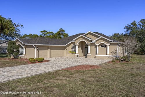 9376 Bearwalk Path, WEEKI WACHEE, FL, 34613-6428 | Card Image
