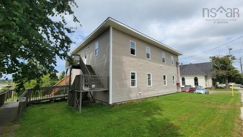 578-582 Main St, Yarmouth, NS, B5A1J4 | Card Image