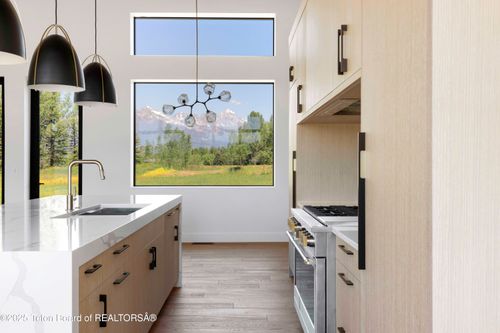 175 Huckleberry Dr, Jackson, WY, 83001-9394 | Card Image