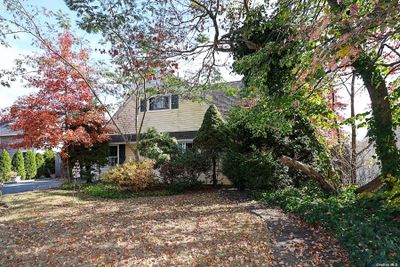 12 Friends Lane, House other with 3 bedrooms, 2 bathrooms and null parking in Westbury NY | Image 3