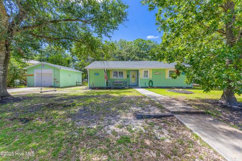 159 Ne 6th St, Oak Island, NC, 28465-6614 | Card Image
